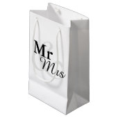 Mr&Mrs Simple Elegant Typography Wedding Klein Cadeauzakje (Voorkant Gekanteld)