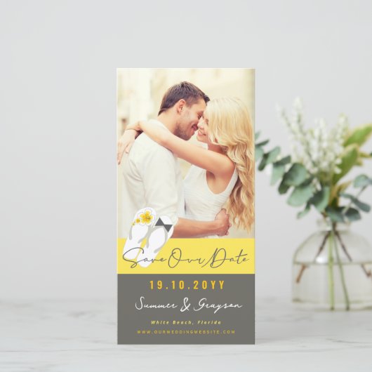 Mr & Mrs Teenslippers Hibiscus Beach Wedding Photo Save The Date (Staand voorkant)