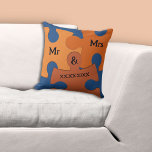 Mr & Mrs trouwdatum Sinaasappel & Blauwe Legpuzzel Kussen<br><div class="desc">De Mr en Mrs trouwdatum sinaasappel en blauwe legpuzzel stukken gooien kussen is onderdeel van het - Blauwe en Oranje Wall & Home Decor - collectie. Het oppervlaktepatroon staat tekst en kleurenaanpassing toe. Vervang de tekst en volg de koppeling - Bewerken met ontwerpgereedschap - om de vulkleur en de kleurvormen...</div>