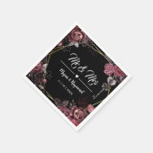 Mr & Mrs | Zwart Donker Rozen Bloemen Gotische Bru Servet (Hoek)