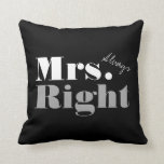 Mr. Right en Mrs. Altijd rechts gooien kussen<br><div class="desc">Mr Right en Mrs. Altijd rechts gooien kussen. Aangepast kussen voor kleurenkussens voor hem en haar. Grappig huwelijkscadeauidee voor bruid en bruin / nieuw kruid. Elegante typografie aanpasbaar voor zijn en haar kussen. Humor thuisdecor voor pasgetrouwde stellen. Dubbelzijdig ontwerp voor man en vrouw.</div>