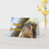 Mr. Squirrel die een Happy Birthday wenst Kaart (Gele Bloem)