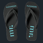 Mr Teenslippers | Bruidegom bruiloft<br><div class="desc">Een leuke aanvulling op uw bestemming strand of zwembad bruiloft! Zwarte mannen-Teenslippers met het woord "Mr." met de naam van de bruidegom gepersonaliseerd. Klik op "Pas het aan" om het lettertype of de lettertypekleur te wijzigen zodat deze overeenkomt met uw trouwkleuren. Om bijpassende bruiden Teenslippers te zien - Bezoek mijn...</div>
