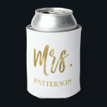 Mrs Achternaam Goudfolie Koelbox Blikjeskoeler<br><div class="desc">Mrs. Achternaam Goudfolie Koelbox voor Bruiloft Feest Celebration of Huwelijksreis. De Mrs Gold foil koelbox kan worden gekoppeld aan de Mr Silver Foil Koelbox.</div>