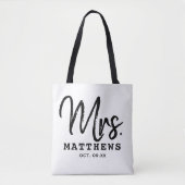 Mrs Black Modern Script Custom Wedding Pas getrouw Tote Bag (Voorkant)