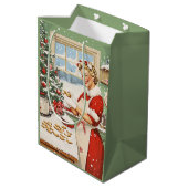 Mrs Claus Holiday Baking Delight Medium Cadeauzakje (Achterkant Gekanteld)