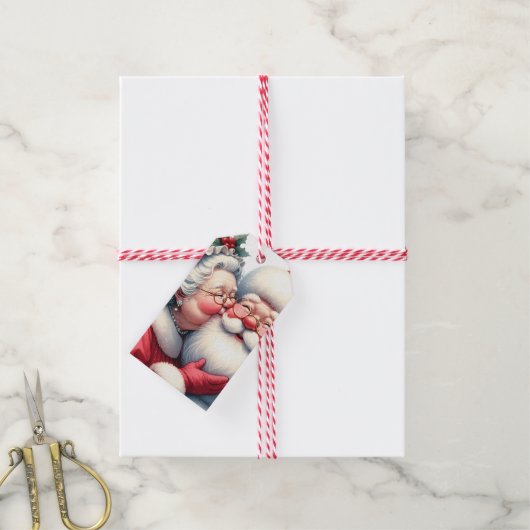 Mrs Clause Kissing Santa Schattige Kerstmis Cadeaulabel (Met Touw)