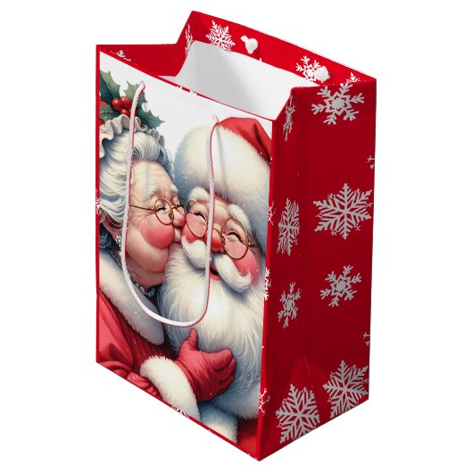Mrs Clause Kissing Santa Schattige Kerstmis Medium Cadeauzakje (Voorkant Gekanteld)