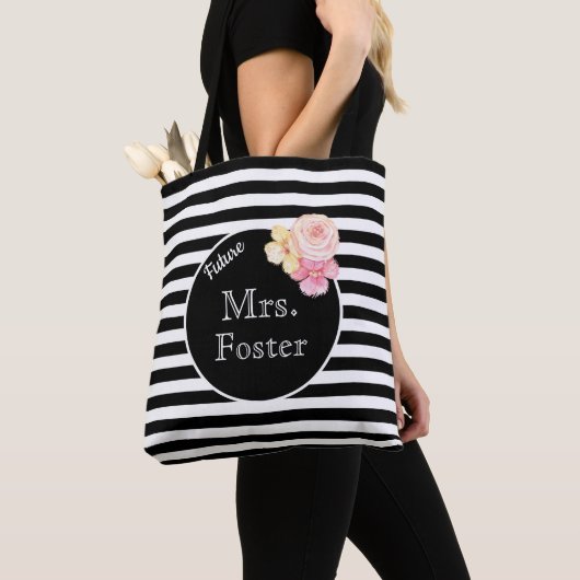Mrs Custom Achternaam met zwart-witte strepen Tote Bag (Dichtbij)