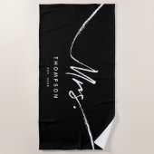 Mrs Custom Modern Black White Minimalist Script Strandlaken (Voorkant)