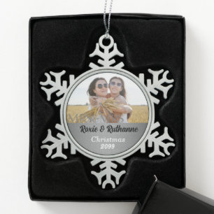 Mrs. en Mrs Silver Damask Foto Tin Sneeuwvlok Ornament