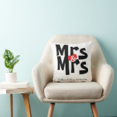 Mrs. en Mrs. Two Brides Personalized Wedding Kussen (Stoel)