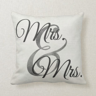 Mrs. en Mrs White lesbian Wedding Personalized Kussen