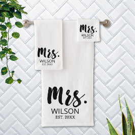 Mrs Modern Brush Font Wedding Jubileum Paar Bad Handdoek