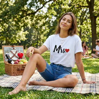 Mrs. Modern Zwarte Script Dames Rode Hart T-Shirt