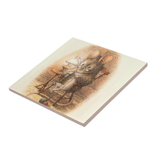 “Mrs Mouse Breiend” door Beatrix Potter Tegeltje (Zijkant)