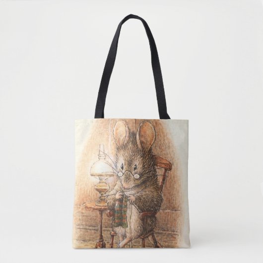 "Mrs Mouse Knitting" van Beatrix Potter Tote Bag (Voorkant)