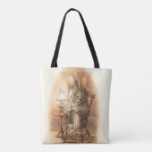 "Mrs Mouse Knitting" van Beatrix Potter Tote Bag (Achterkant)