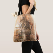 "Mrs Mouse Knitting" van Beatrix Potter Tote Bag (Dichtbij)