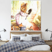 “Mrs Mouse maakt potten en pannen schoon” door Bea Canvas Afdruk (Insitu (Slaapkamer))