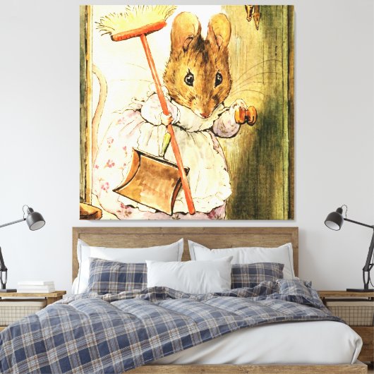 "Mrs Mouse Sweeps the Dollhouse" van Beatrix Potte Canvas Afdruk (Insitu (Slaapkamer))