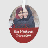 Mrs. & Mrs. 1-kerstfoto Red Damask Foto Ornament (voorkant)