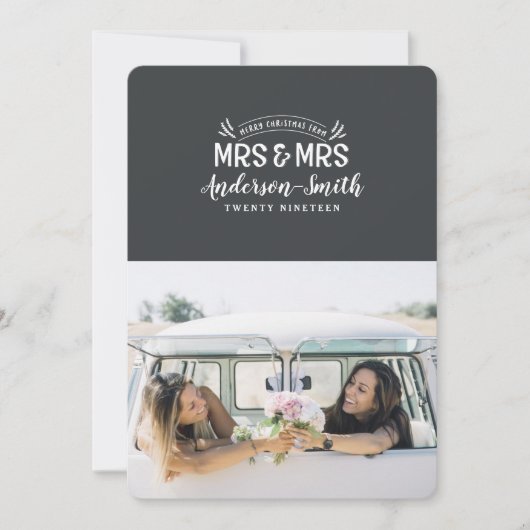 Mrs. & Mrs. Christmas huwelijksaankondiging Feestdagenkaart (Voorkant)