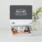 Mrs. & Mrs. Christmas huwelijksaankondiging Feestdagenkaart (Staand voorkant)