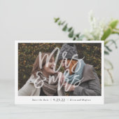 "Mrs. & Mrs." De foto bewaart de Datum Save The Date (Staand voorkant)