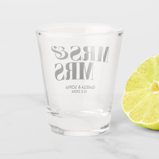 Mrs & Mrs Gepersonaliseerde Wedding Shot Glas Favo (Achterkant)