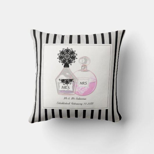 Mrs. & Mrs. Perfume Bottles Personalized Wedding Kussen (Achterkant)