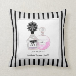 Mrs. & Mrs. Perfume Bottles Personalized Wedding Kussen