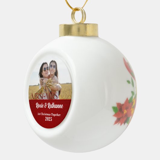 Mrs. & Mrs Ruby Red 1-kerstfoto Keramische Bal Ornament (Rechts)