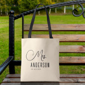 mrs tekst met aangepaste achternaam en datum Tote Tote Bag