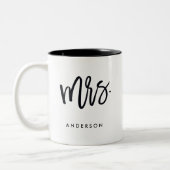 Mrs. Trendy Script Personalized Tweekleurige Koffiemok (Links)
