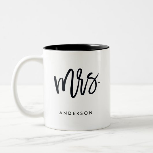 Mrs. Trendy Script Personalized Tweekleurige Koffiemok (Links)