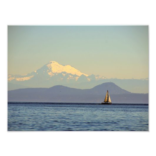 Mt. Baker en Sailboat - Puget Sound, Washington Foto Afdruk (Voorkant)