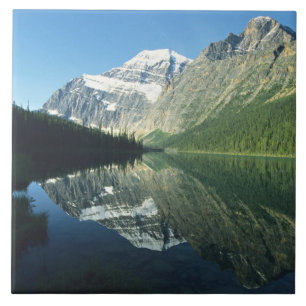 Mt Edith Cavell in Cavell Lake, Jasper Nationaal Tegeltje