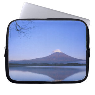 Mt. Fuji vanaf Motosu Lake, Yamanashi, Japan Laptop Sleeve