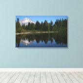 Mt. Hood gereflecteerd in Mirror Lake Canvas Afdruk (Insitu (Houten vloer))