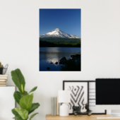 Mt. Hood uit het Trilliummeer Poster (Thuiskantoor)
