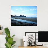 Mt Paku uit het strand van Pauanui Poster (Thuiskantoor)