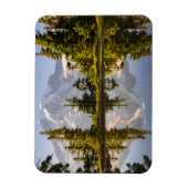 Mt. Rainier gereflecteerd in een tarn nabij Plumme Magneet (Verticaal)