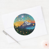 Mt. Rainier w Evening Sterrenhemel en vuurvliegjes Ronde Sticker (Envelop)