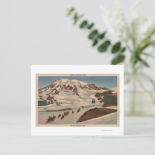 Mt. Rainier, WA - Mannen op Horseback op Skyline Briefkaart (Staand voorkant)