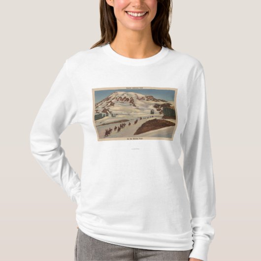 Mt. Rainier, WA - Mannen op Horseback op Skyline T-shirt (Voorkant)