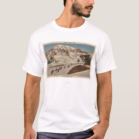 Mt. Rainier, WA - Mannen op Horseback op Skyline T-shirt (Voorkant)