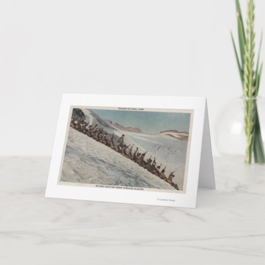 Mt. regenachtiger, WA - Lijn van Mensen Sledding Feestdagen Kaart (Voorkant)