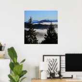 Mt. Shasta voorbij de mist... Poster (Thuiskantoor)