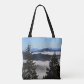 Mt. Shasta voorbij de mist.... Tote Bag (Achterkant)